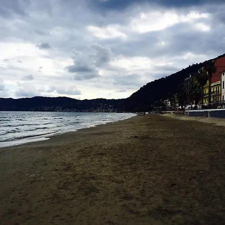 Attico Fronte Mare Alassio Room photo